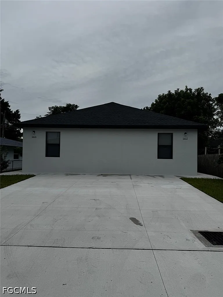 3 bed, 2.0 bath, 1200 sqft, $2,050 — Photo 1