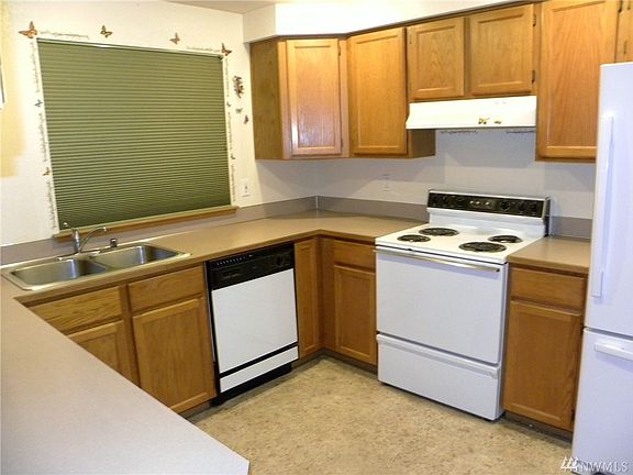 5th image of 200 NE Riverhill Ln