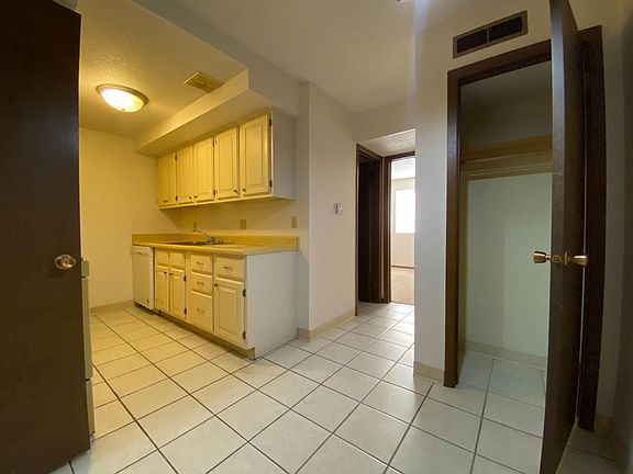 3rd image of 814 S 18th St #X1