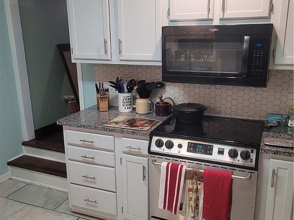 4th image of 808 N Troy St