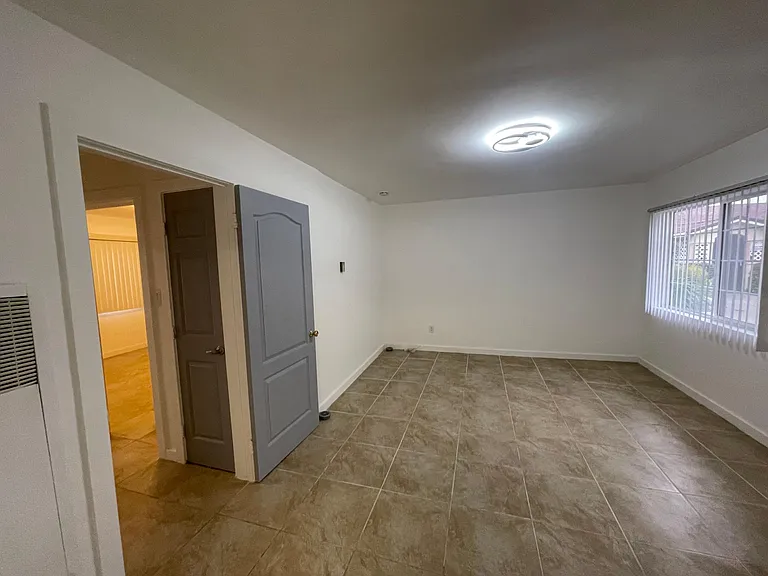 217 E Taylor St — Photo 11