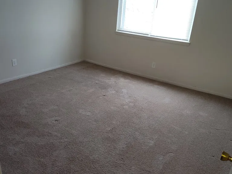 Windsor House Apartments — Photo 24