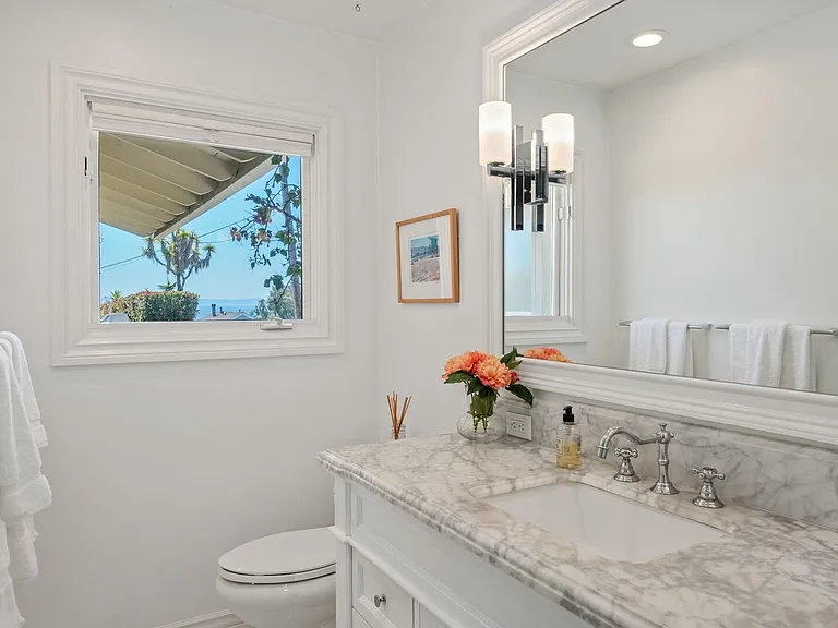 2290 Golden Gate Ave — Photo 9