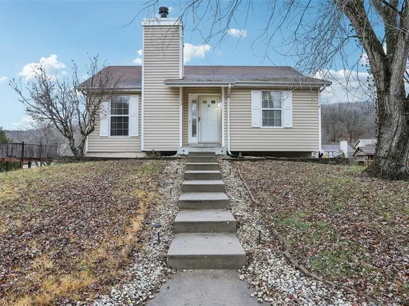 1472 Creekside Dr, High Ridge, MO 63049