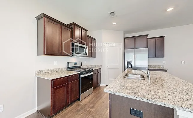 232 Chelsea Park Rd — Photo 8