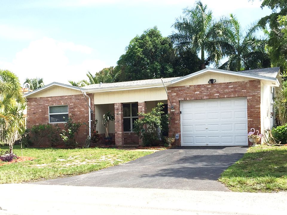 1st image of 802 NE 36th St