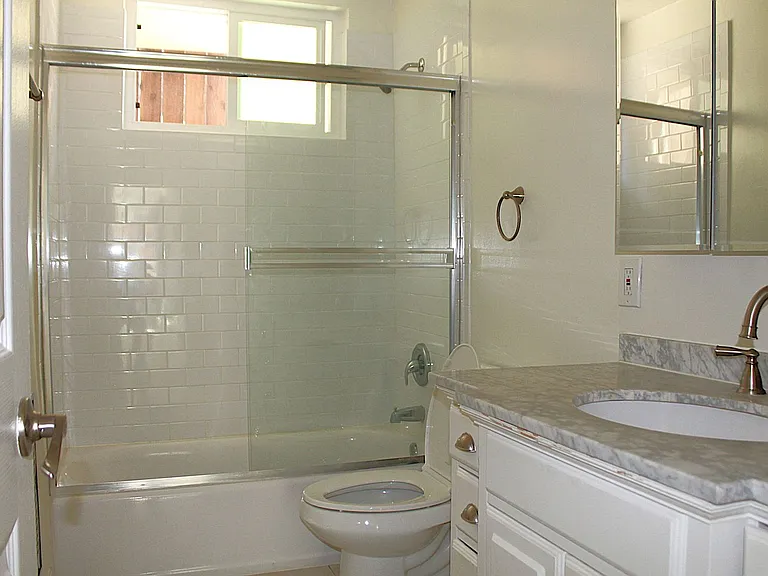 937 Hilldale Ave — Photo 26