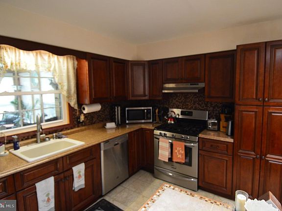 5th image of 100 Brookfield Dr