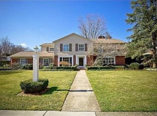 601 N Glengarry Rd, Bloomfield Hills, MI 48301