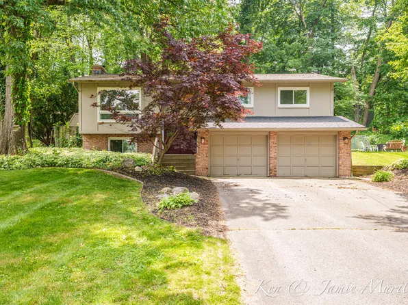 6072 Del Cano Dr SE, Grand Rapids, MI 49546