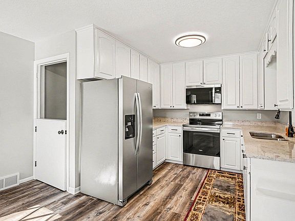 3rd image of 20140 Akin Rd