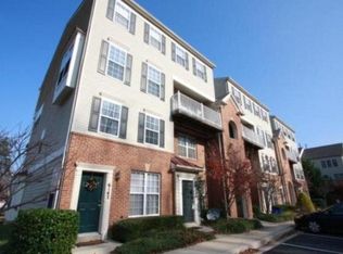 6147 Stonehenge Pl, Rockville, MD 20852