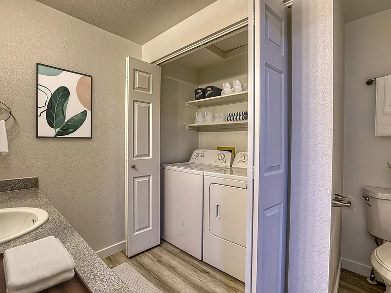 The Pines Apartments — Photo 11