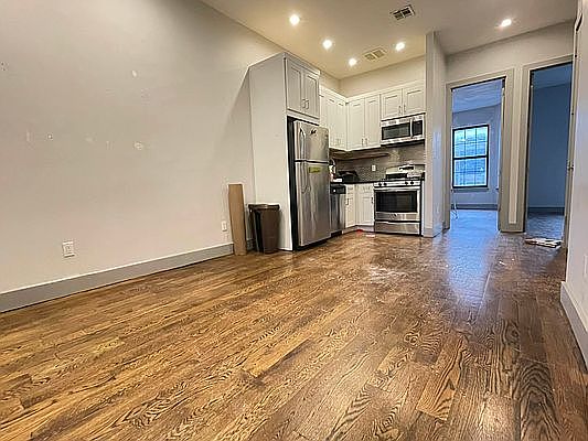 2nd image of 1252 Jefferson Ave #3X