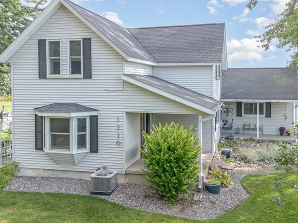 1210 N Steel Rd, Merrill, MI 48637