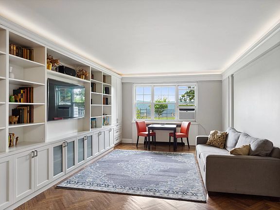2nd image of 120 Cabrini Blvd APT 19