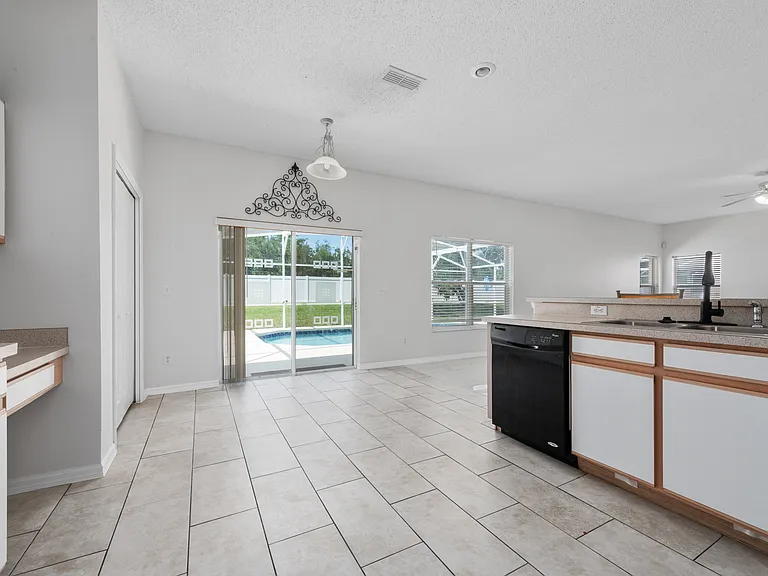746 Lockbreeze Dr — Photo 10