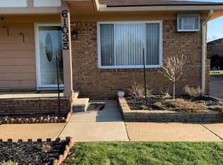 61035 Eleven Mile Rd APT 5, South Lyon, MI 48178