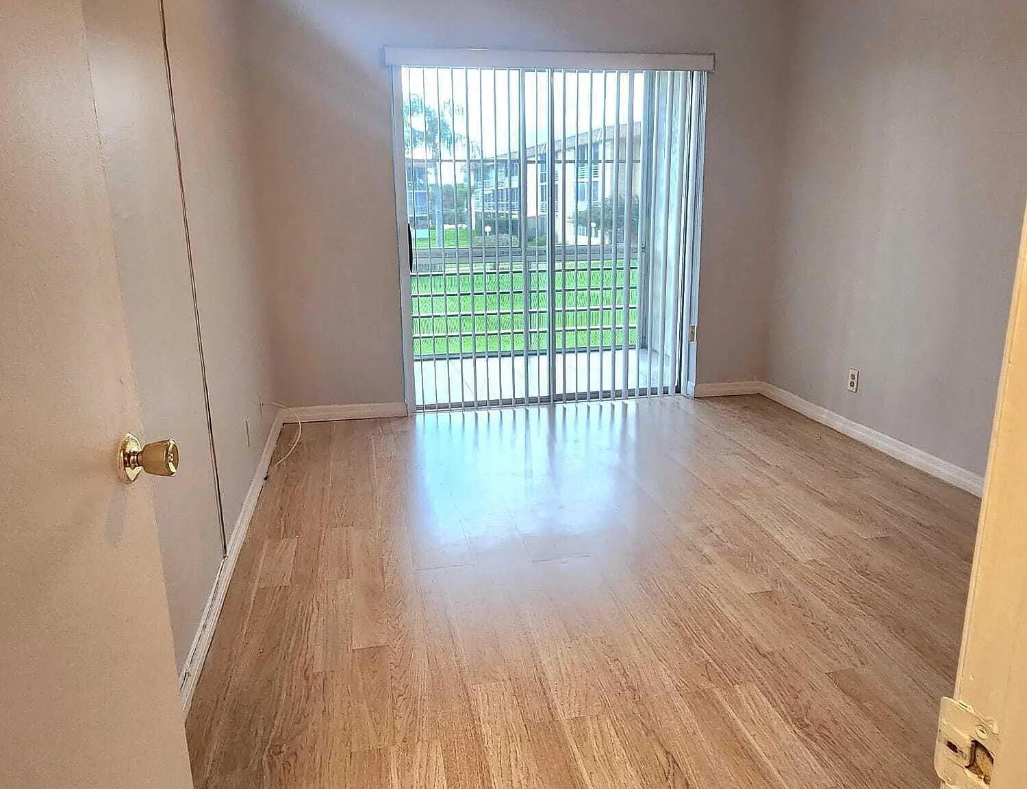 2 bed, 1.5 bath, 825 sqft, $1,600 — Photo 3