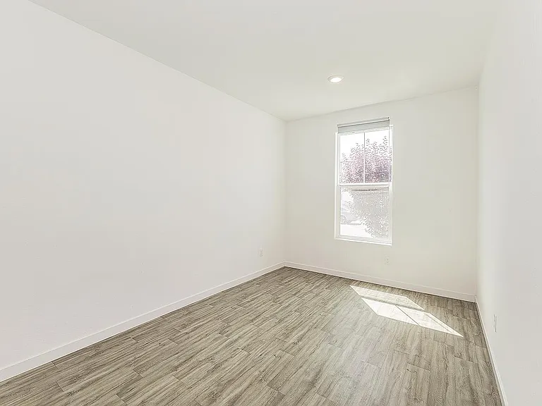 2844 N Vahe — Photo 15