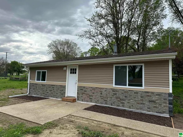 1222 Saint Marys St, Sioux City, IA 51105