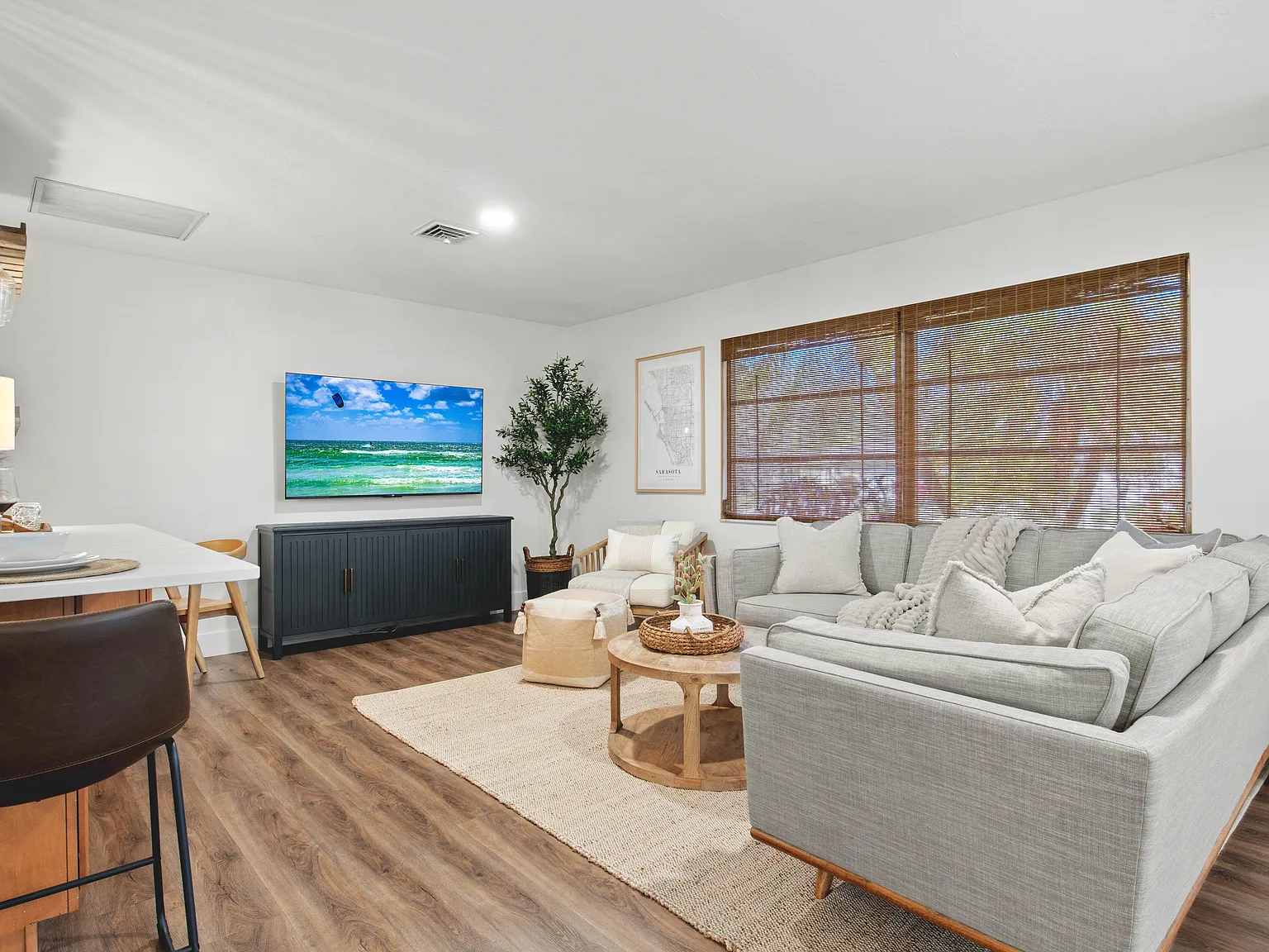 3 bed, 1460 sqft, $8,000 — Photo 3