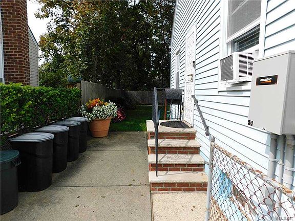 5th image of 730 Barry Pl