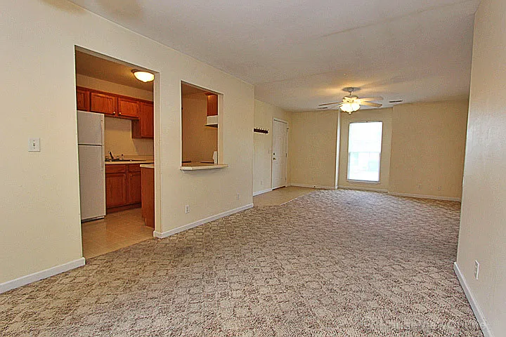 2831 Hemlock Ct — Photo 4