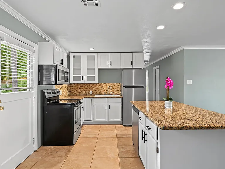 5202 Nina Lee Ln — Photo 7