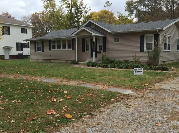 617 S Maple St, Centralia, IL 62801