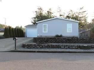 1047 Salmon Ave, Coos Bay, OR 97420