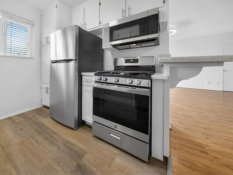 5715 Vineland Ave — Photo 21