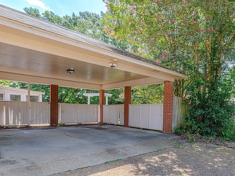 111 Squirrel Hill Dr — Photo 9