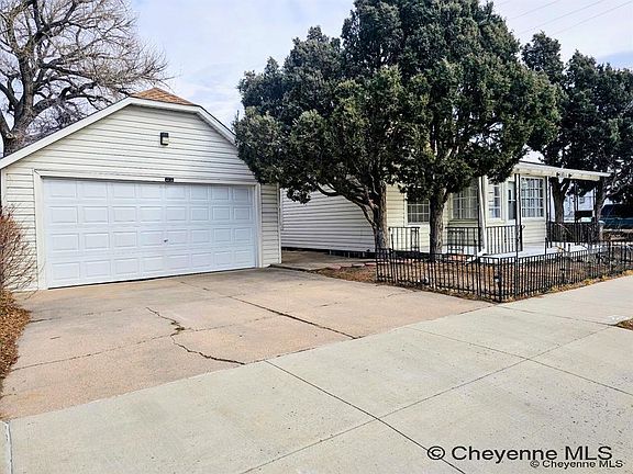 2nd image of 2515 Snyder Ave