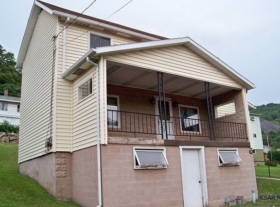 2nd image of 745 Wood Ct
