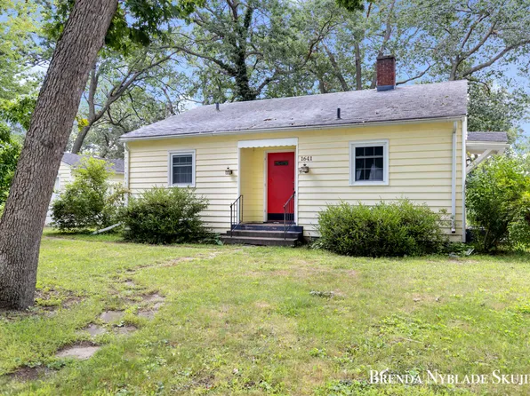 1641 Winchester Dr, Muskegon, MI 49441