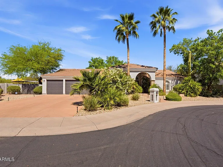9458 E Desert Cove Ave — Photo 2