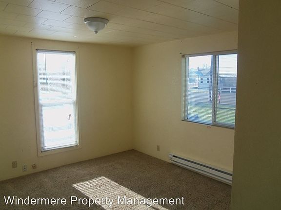 4th image of 925 S College Ave APT A