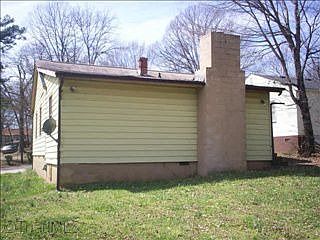 2nd image of 2721 Ludwig St