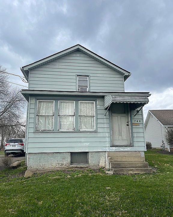 1st image of 744 Elmwood Dr