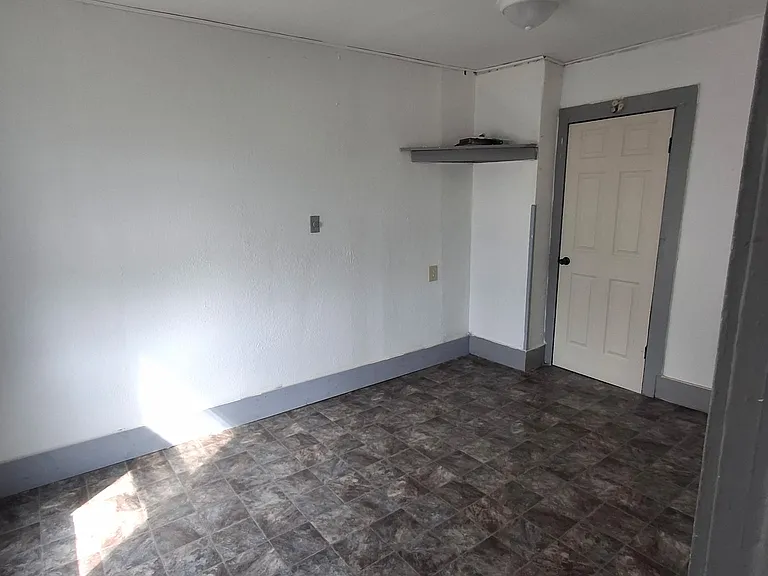 1558 N Main St — Photo 1