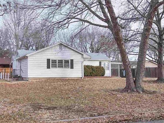 3rd image of 1424 N Crescent Dr