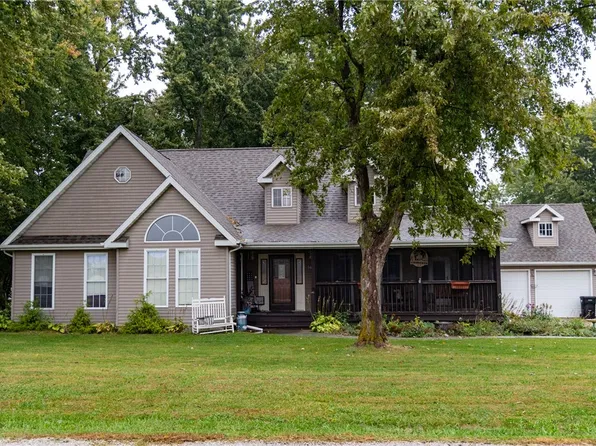 565 E Ross Ln, Danville, IL 61832