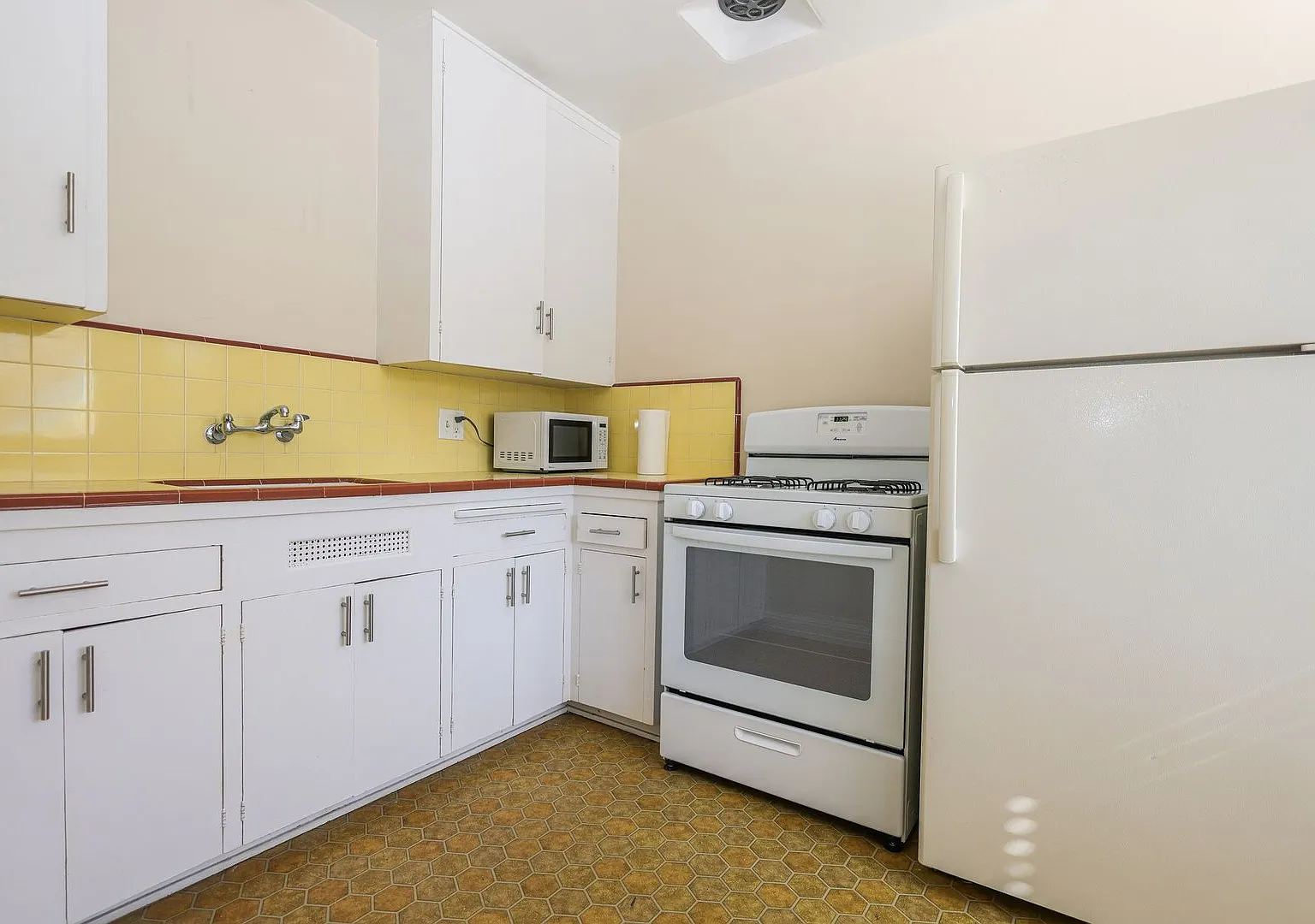506 Avenida Victoria — Photo 3