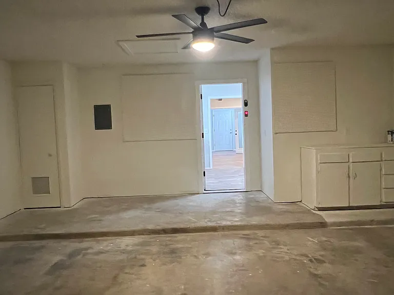4829 S Austin St — Photo 15