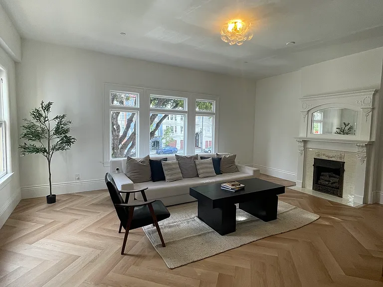 2822 Van Ness Ave — Photo 4