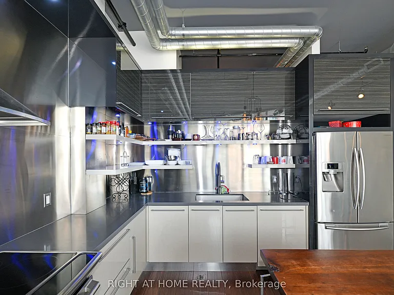 43 Hanna Ave #708 — Photo 4