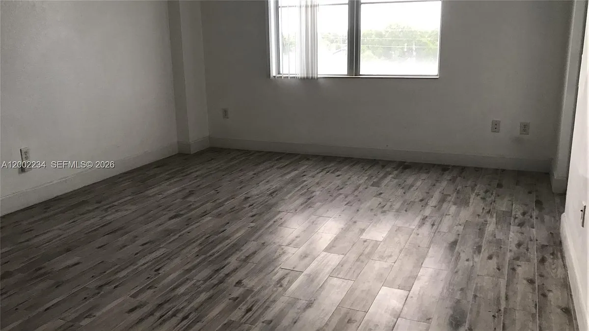 Building Photo - 1830 Radius Dr #407