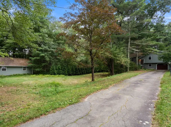 145 White Pond Rd, Hudson, MA 01749