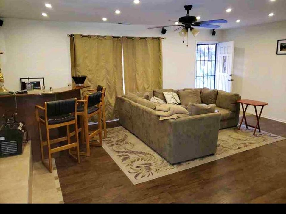 2nd image of 7205 Kenyon Ave